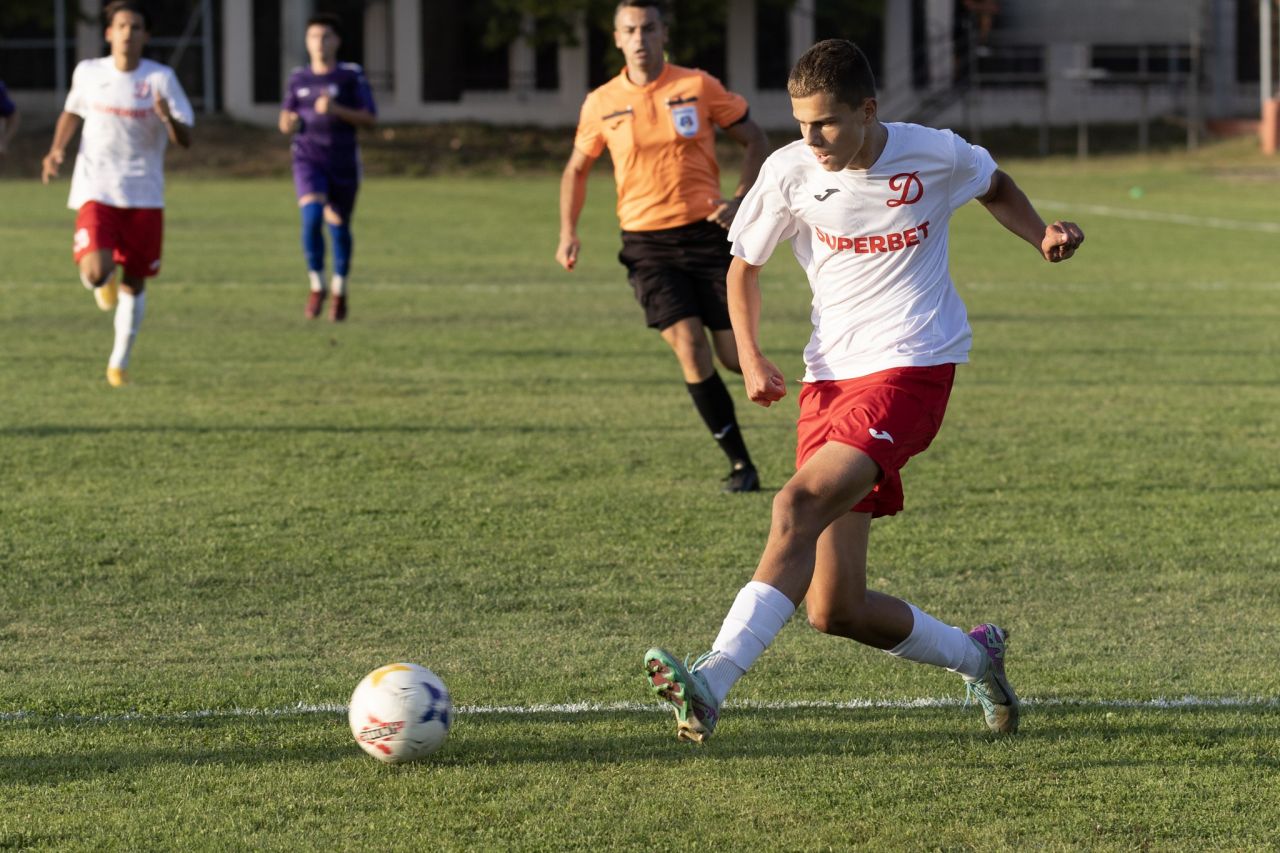 Câți fotbaliști cu meciuri în prima divizie are Florin Bratu la CS Dinamo din Liga 3, echipă cu 21 de jucători Under 21!_6