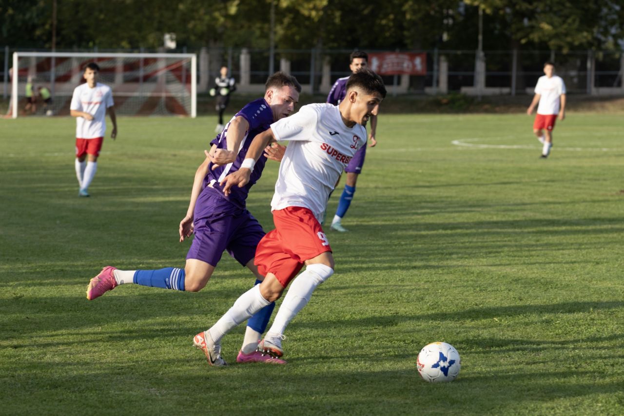 Câți fotbaliști cu meciuri în prima divizie are Florin Bratu la CS Dinamo din Liga 3, echipă cu 21 de jucători Under 21!_9