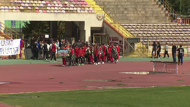 Sicriul lui Gheorghe Mulțescu a străbătut pentru ultima oară stadionul Dinamo! Imagini sfâșietoare_1