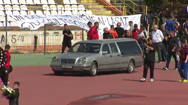 Sicriul lui Gheorghe Mulțescu a străbătut pentru ultima oară stadionul Dinamo! Imagini sfâșietoare_5