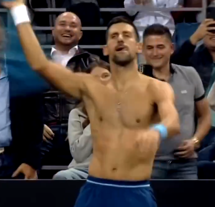 Striptease, dans și karaoke: imagini suprarealiste cu Novak Djokovic în țara vecină_2