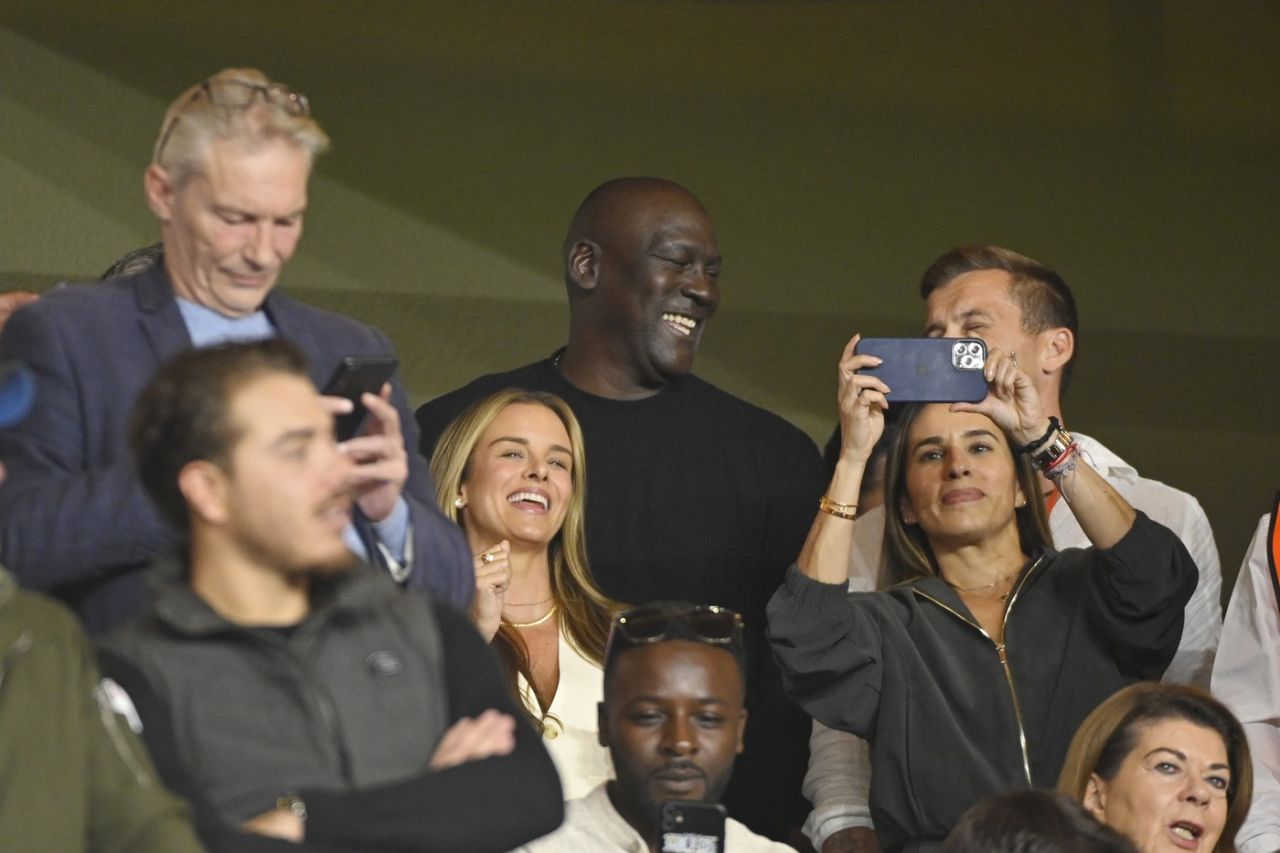 Michael Jordan a făcut senzație la meciul Barcelonei, însă soția sa a atras toate privirile la Monaco_3