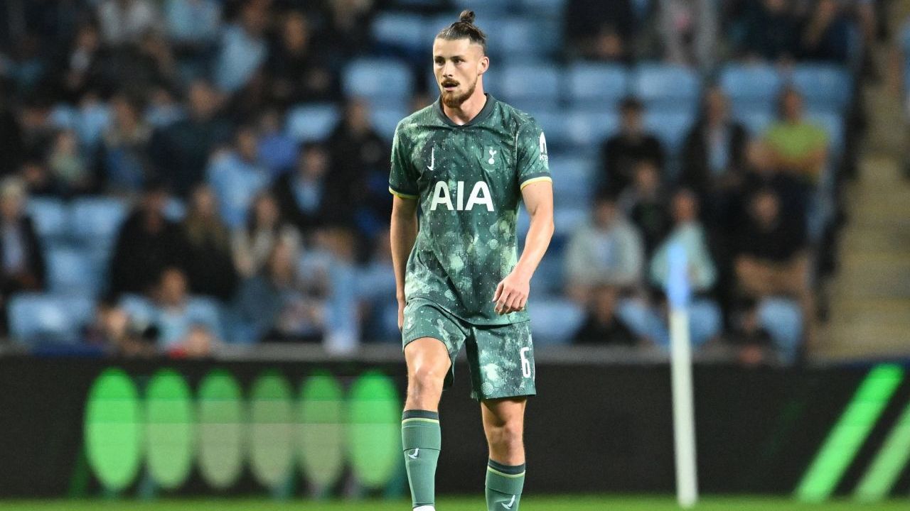 radu dragusin Ange Postecoglou Tottenham