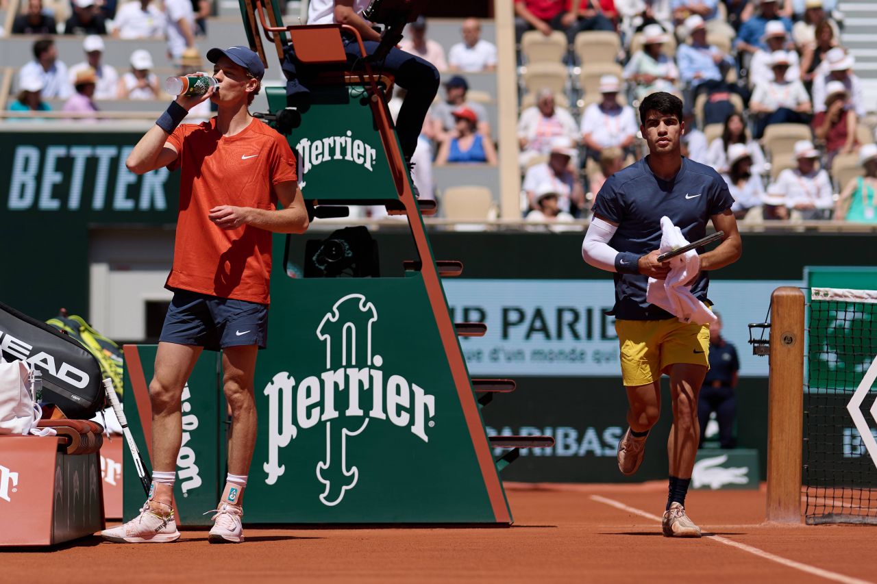 Mai în glumă, mai în serios: Alcaraz, acuzat de finalistul Zverev că ar fi plătit arbitrii în finala Roland Garros 2024_29