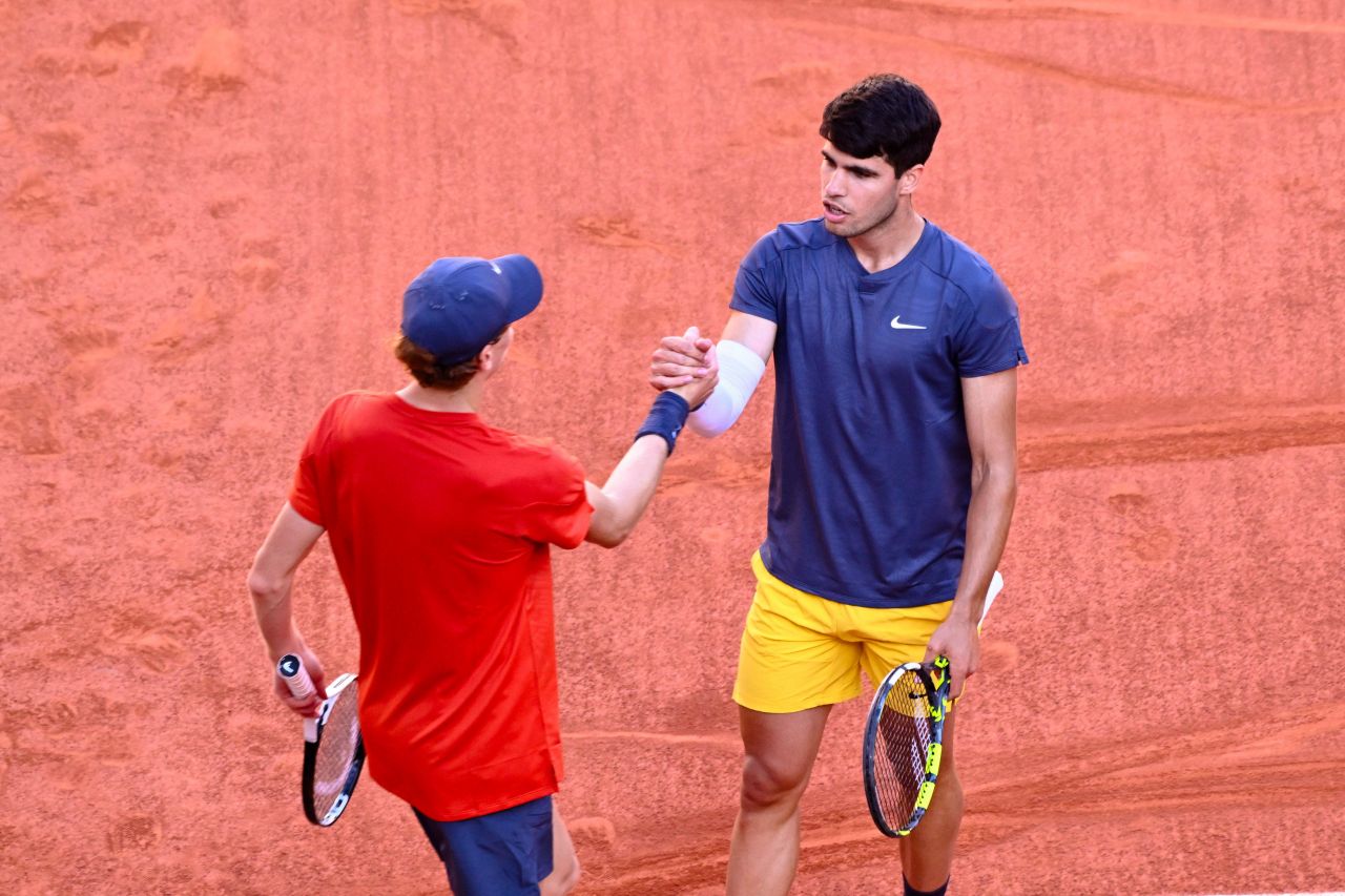 Mai în glumă, mai în serios: Alcaraz, acuzat de finalistul Zverev că ar fi plătit arbitrii în finala Roland Garros 2024_30