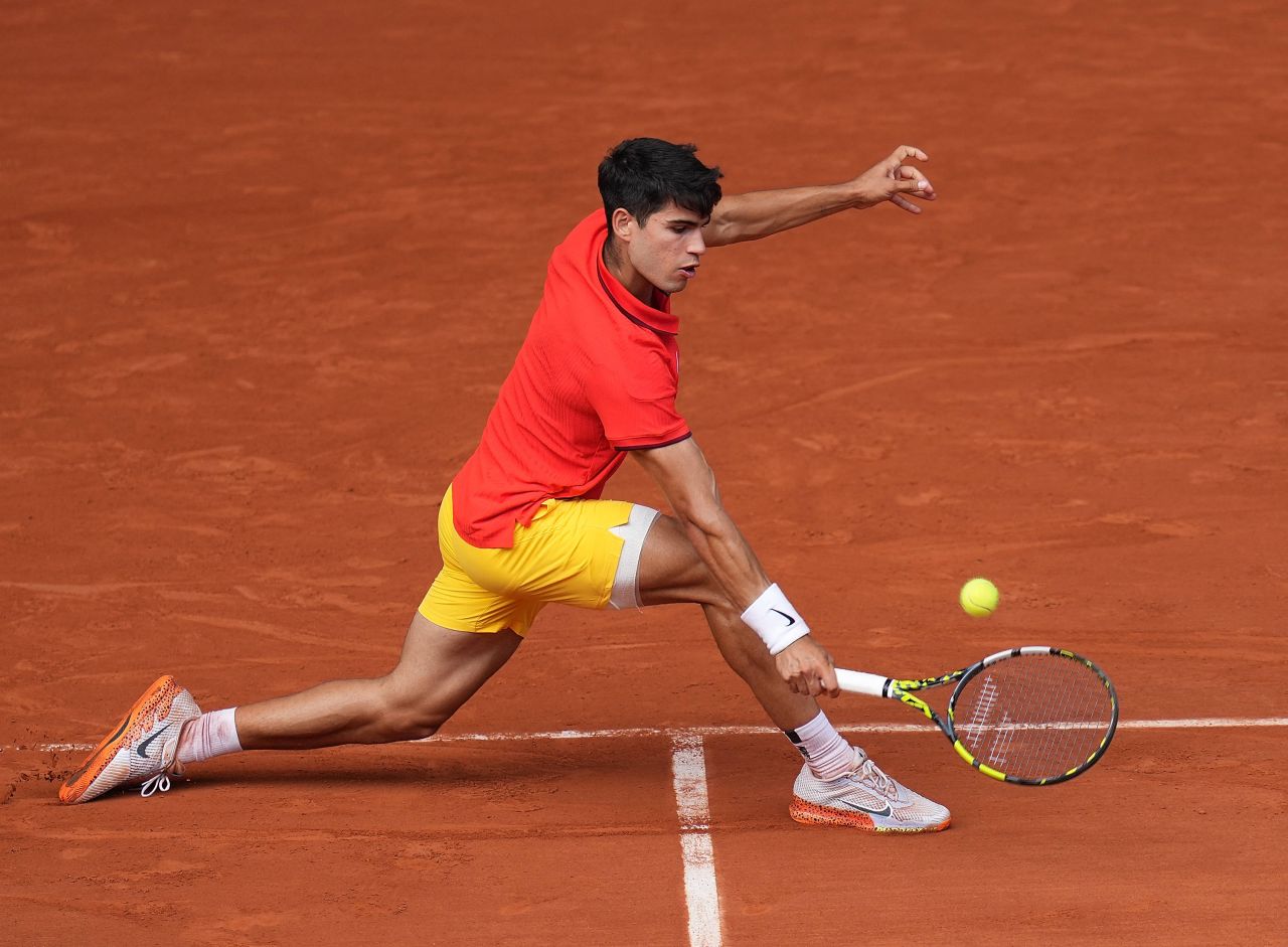 Mai în glumă, mai în serios: Alcaraz, acuzat de finalistul Zverev că ar fi plătit arbitrii în finala Roland Garros 2024_5