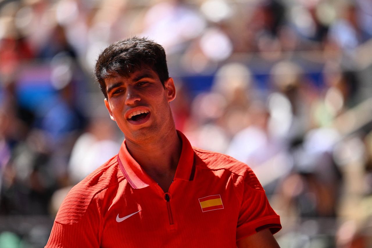 Mai în glumă, mai în serios: Alcaraz, acuzat de finalistul Zverev că ar fi plătit arbitrii în finala Roland Garros 2024_6