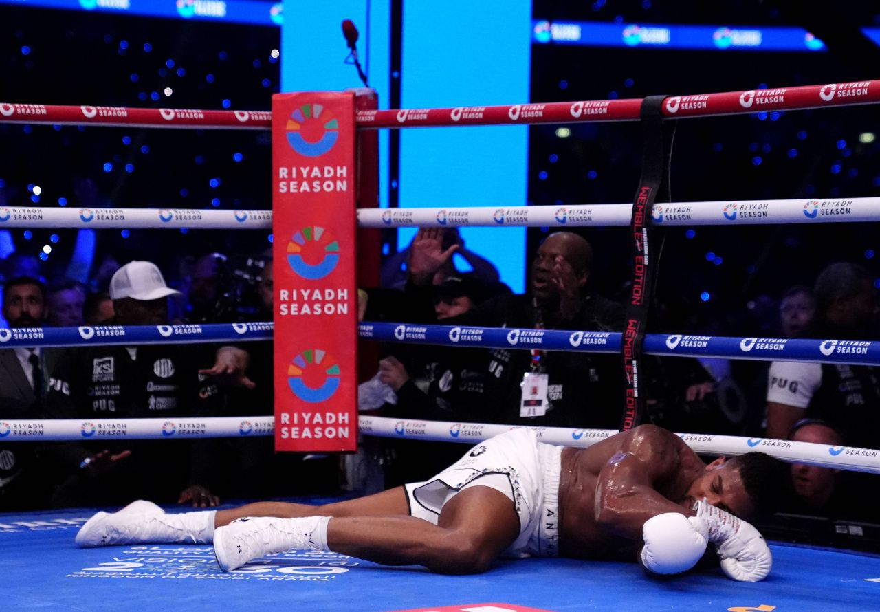 I-a stins lumina! Anthony Joshua, decimat de Daniel Dubois în cinci runde. S-a lăsat cu KO!_10