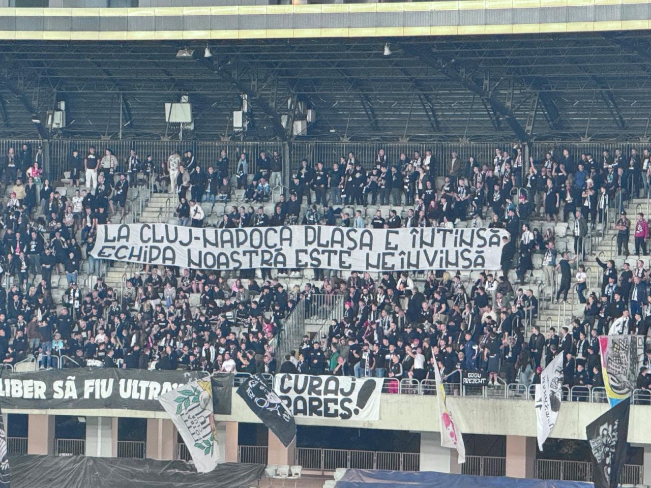 Banner îndreptat de fanii lui U Cluj către rivalele din Superliga României_1