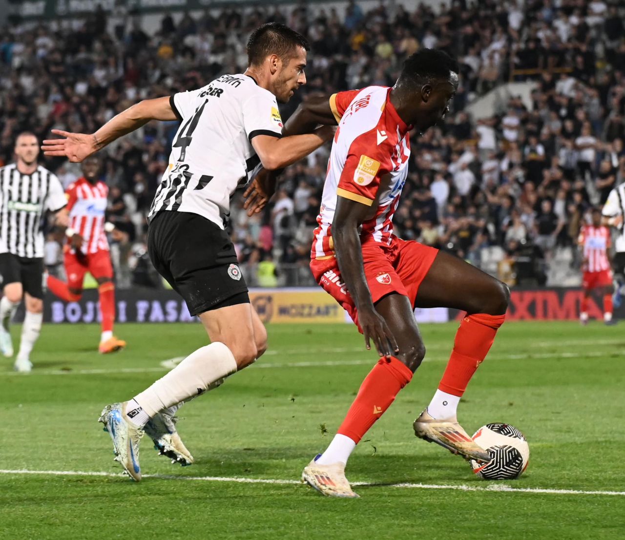 A fost DEZASTRU în Partizan Belgrad - Steaua Roșie Belgrad, ”Večiti Derbi” din Serbia! Perla lui Gică Hagi, maestru de ceremonii_16